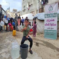 لا يزال فريق الحياة مستمرّ بتلبية احتياجات الناس في مخيمات النزوح بالمياه النظيفة